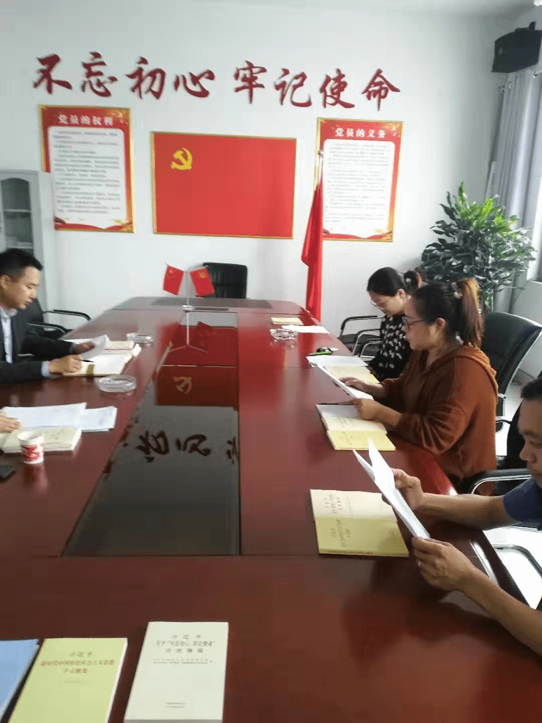 10月份管仲木業黨支部主題黨日活動開展情況(圖1)